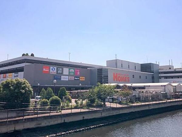 ■島忠ホームズ新山下店…徒歩8分