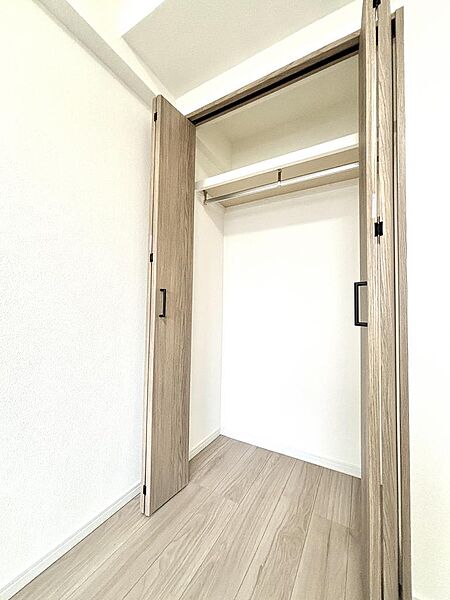 ◎衣類も小物もスッキリ収まるスペース