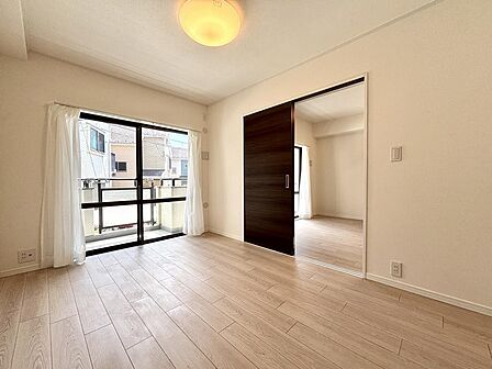 シンプルだからこそ、自分好みにアレンジしやすい一部屋です。