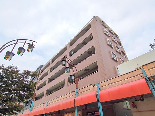 共用部には宅配ボックスもあり、不在時でも安心です