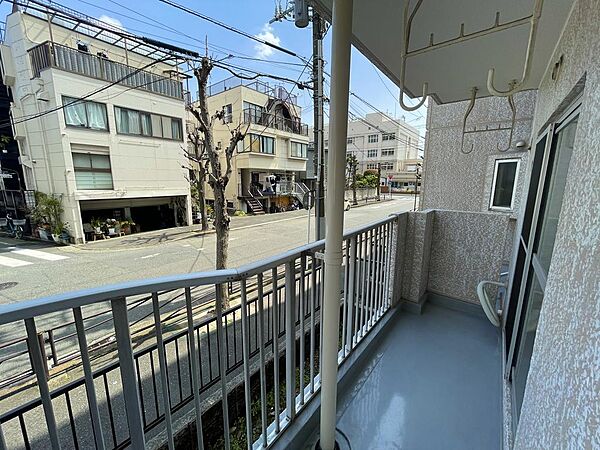 通風良好で、お部屋の換気もしやすいバルコニーです。