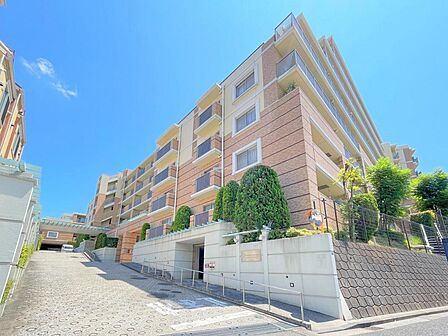 ◎敷地内駐車場あり/月額500円〜17000円※空き要確認♪◎駐輪場あり/月額100円〜300円◎バイク置場あり/月額600円〜1500円※空き要確認