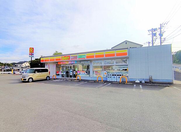【コンビニ】デイリーヤマザキ長崎百合野店まで775ｍ（徒歩12分）徒歩圏内にスーパーがあるのは嬉しいですね。