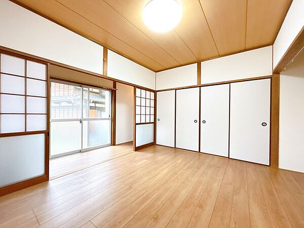 【外壁工事のみ実施】1階北側約7帖の洋室です。襖張替えを行いました。