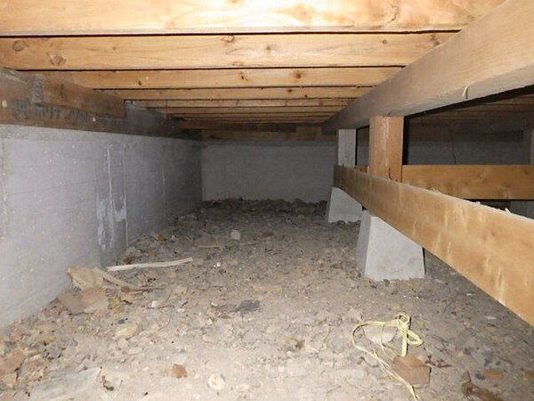 中古住宅の3大リスクである、雨漏り、主要構造部分の欠陥や腐食、給排水管の漏水や故障を2年間保証します。その前提で床下まで確認の上でリフォームし、シロアリの被害調査と防除工事もおこないます。