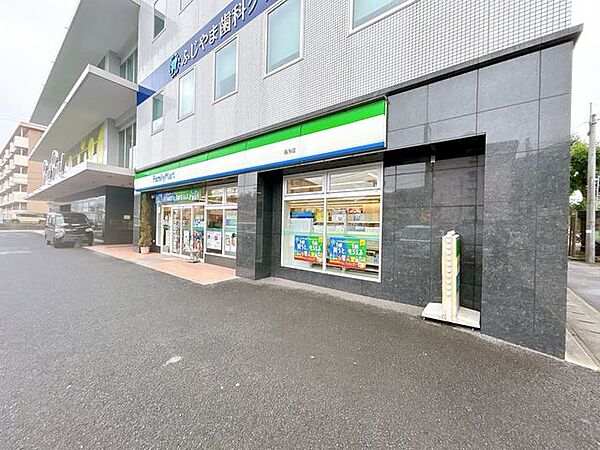 【コンビニ】ファミリーマート長与店様まで約300ｍ（徒歩約4分）です。