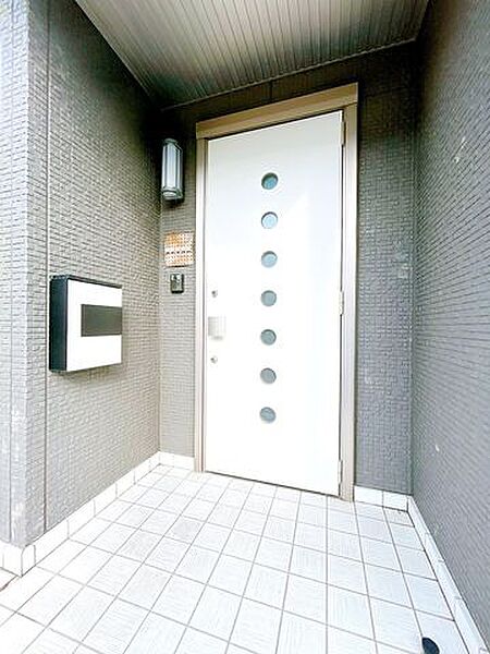 【外構のみリフォーム予定】玄関です。