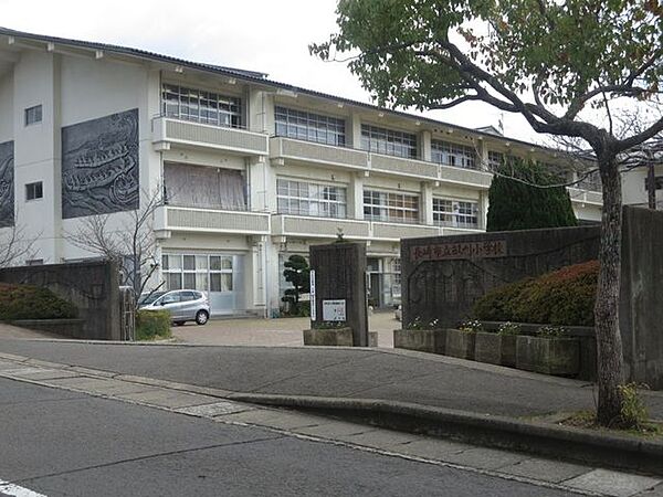 【小学校】長崎市立畝刈小学校まで約750ｍ（徒歩約10分）です。
