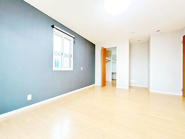 【外構のみリフォーム予定】2階約9.5帖の洋室です。ハウスクリーニングを行いました。