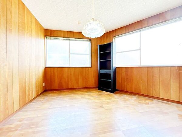 【現況販売】2階6.5帖洋室です。