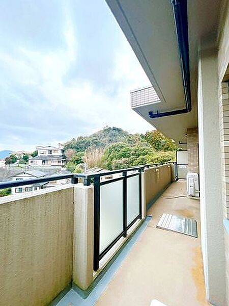 【リフォーム中】バルコニーです。クリーニングを行います。