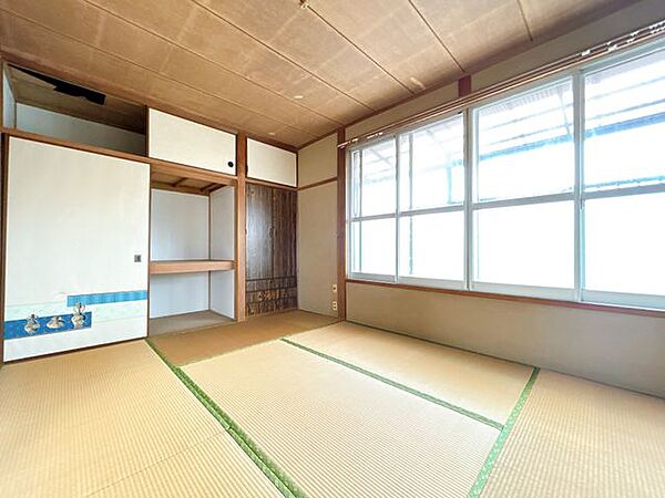 【リフォーム中】間取変更を行い2階南側6.5帖洋室になります。床はフローリング仕上げ、壁・天井はクロス張替えを行う予定です。