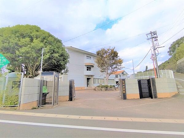 中学校 【中学校】長与町立高田中学校まで約1900ｍ（徒歩約23分）です。