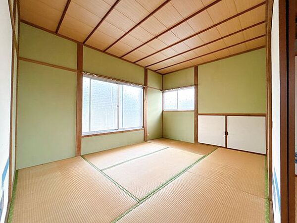 【リフォーム中】間取変更を行い2階東側6帖洋室になります。床はフローリング仕上げ、壁・天井はクロス張替えを行う予定です。