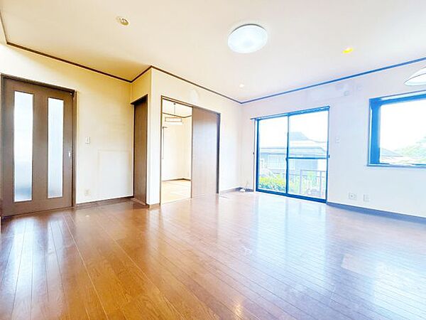 【リフォーム中】リビング別角度です。壁・天井はクロス張替を行う予定です。