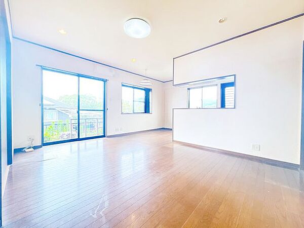 【リフォーム中】リビング別角度です。壁・天井はクロス張替を行う予定です。