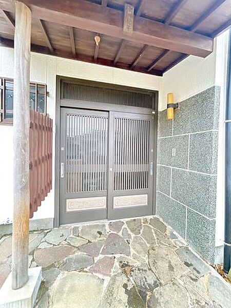 【リフォーム中】玄関です。玄関扉を交換します。