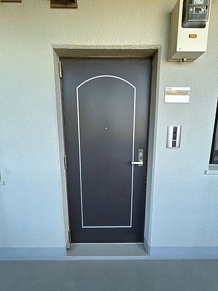 玄関にインターホンもあります。
