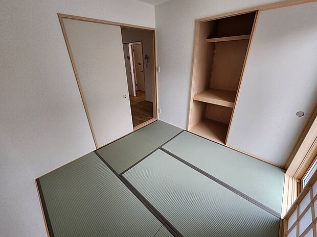 和室が一つあるだけで少し一休みする空間ができ便利です。LDKとも部屋が分かれているので来客時にキッズスペースとしても利用可能です。