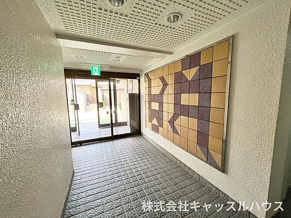 管理の行き届いた、清潔感のあるエントランスです。