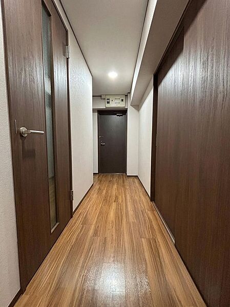 木目調フローリングで温かみのある空間に仕上がっています。