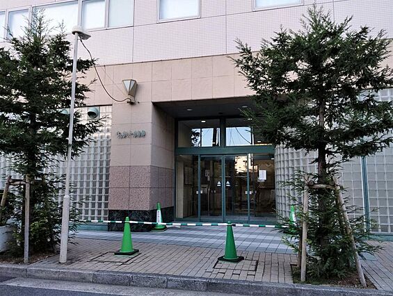 マンション入口...