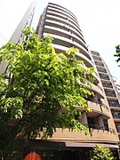 表参道駅より徒歩10分 築28年4ヶ月 13階建の賃貸物件