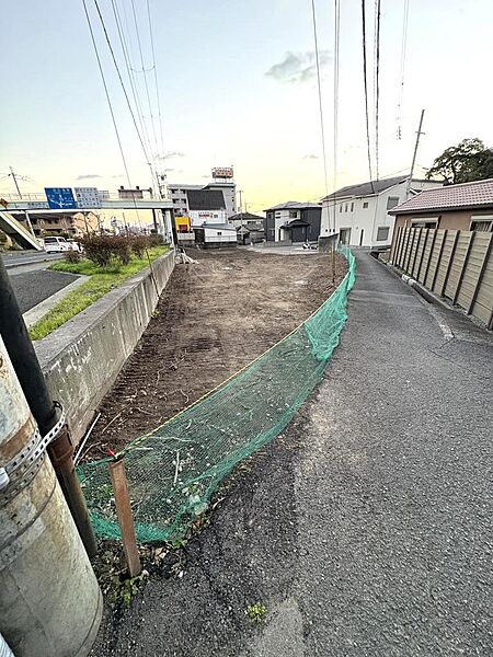 北側敷地部分です。日当たりのいいお土地です。