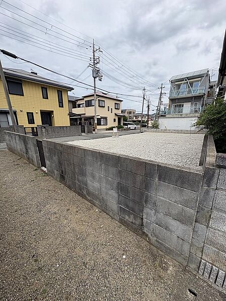 明るい整形地です。