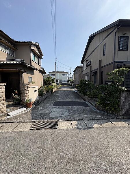西側接道です。