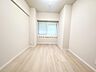 洋室：窓があり明るいお部屋です