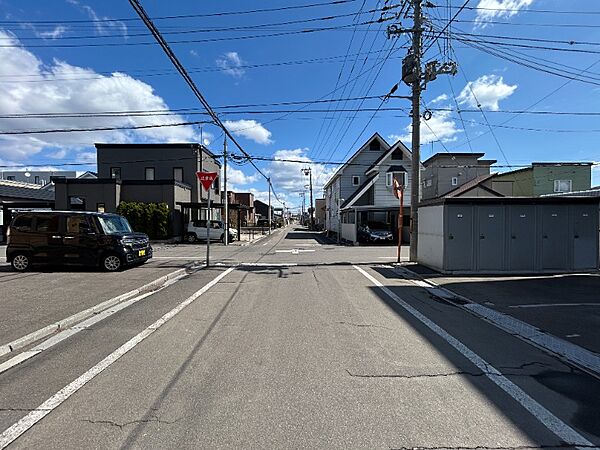 閑静な住宅地にございます。