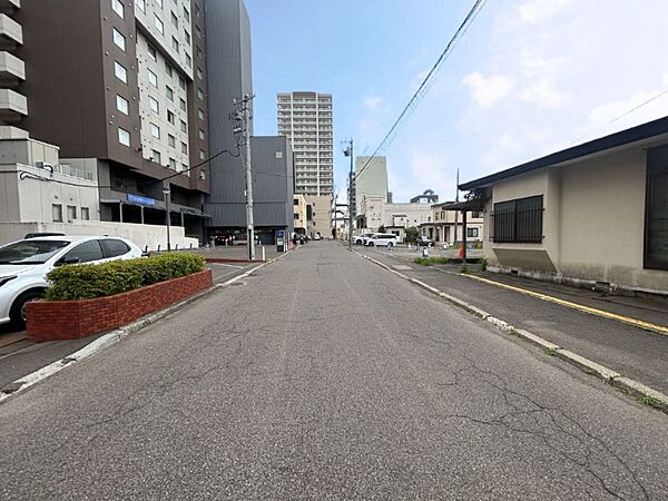 前面道路（北）