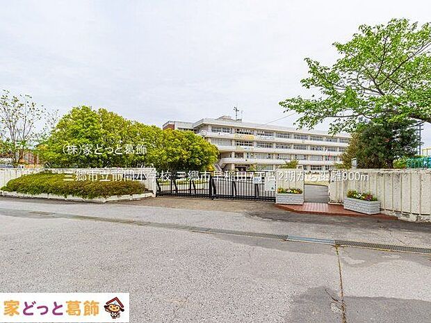 三郷市立前間小学校 撮影日(2022-04-28) 900m