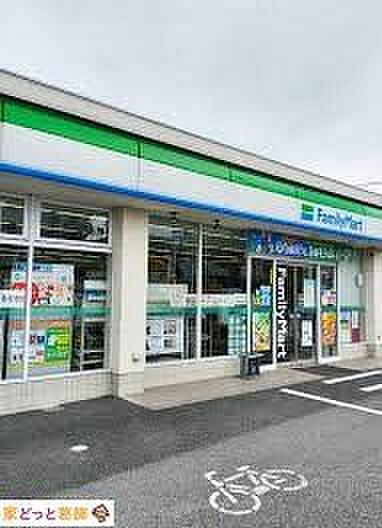 ファミリーマート松戸岩瀬店 徒歩7分。 520m