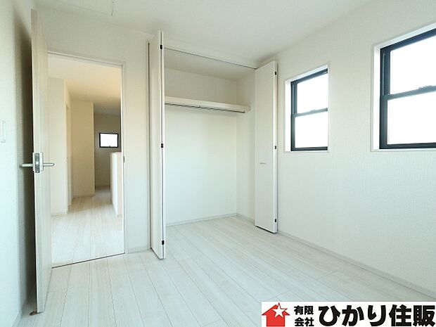 ２階洋室　全居室にクローゼットが設置され、広々とした住空間を保つことができます。