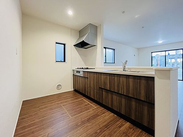 お手入れが楽に行える換気扇やステンレスワークトップは毎日お料理する奥様の味方!