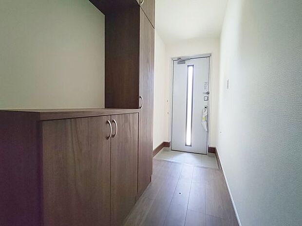 玄関は防犯性の優れたダブルロックドアです!