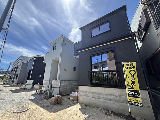 現地写真更新!現地の説明はもちろん、モデルハウスご見学も可能!同社施工物件をご見学していただきますので、実際に使用される設備やお家の雰囲気などをご確認ください