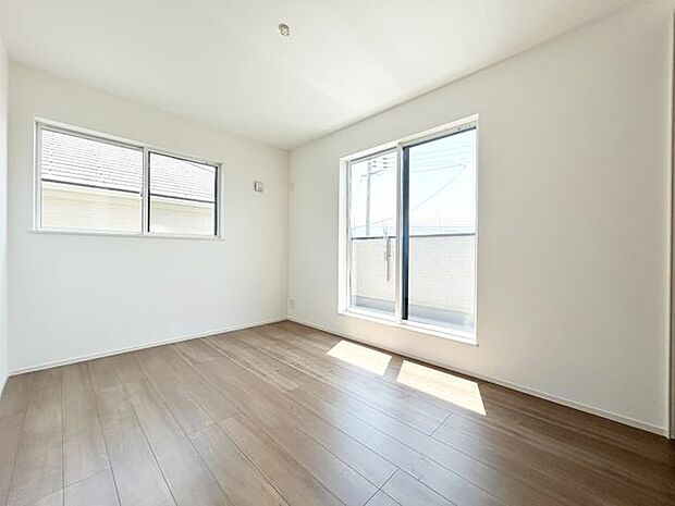 寝室や子供部屋にぴったりなシンプル洋室でお部屋のコーディネートが楽しめますね。