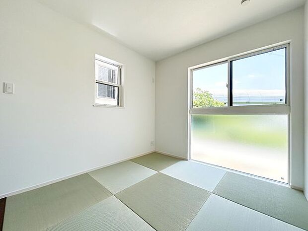 新しい畳の香りのするタタミスペースは、使い方色々。客室やお布団で寝るときにぴったりの空間ですね。