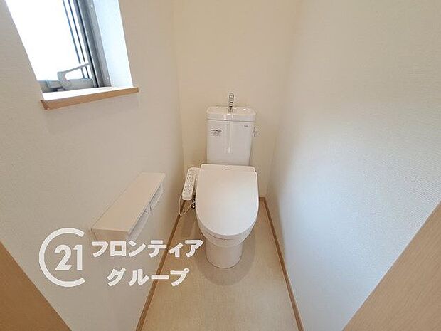 トイレは1階と2階の2カ所に設置！階段を上り下りせずに使用できるので、高齢の方にも安心です！