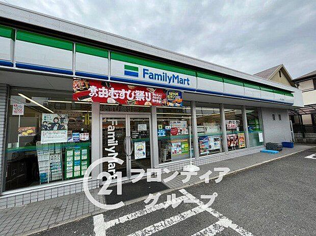 ファミリーマート近松公園店 徒歩6分。 420m