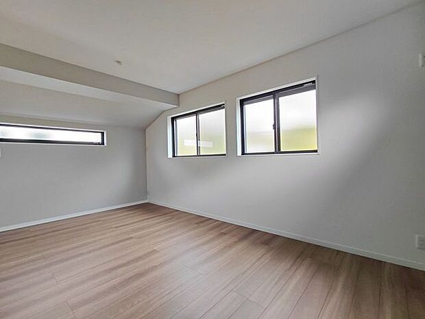 寝室や子供部屋にぴったりなシンプル洋室でお部屋のコーディネートが楽しめますね。