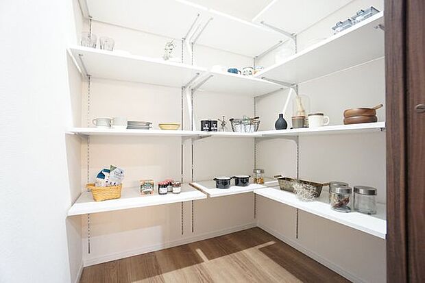 ＼同仕様写真／寝室や子供部屋にぴったりなシンプル洋室でお部屋のコーディネートが楽しめますね。