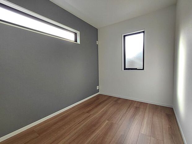 洋室は、どんな生活スタイルにも合わせやすい広さと使い勝手の良さ。明るさと清潔感のある空間が、日常を快適にサポートします。