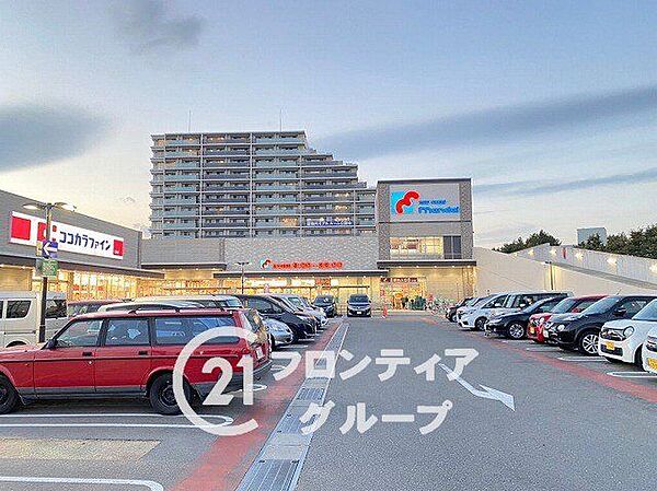 万代仁川店 徒歩3分。 220m
