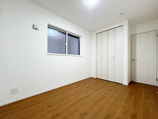 寝室や子供部屋にぴったりなシンプル洋室でお部屋のコーディネートが楽しめますね。