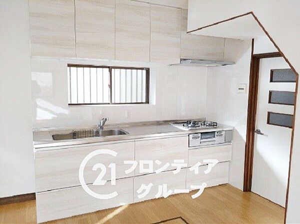 利便性の高いシステムキッチンです。シンクが大きいため洗い物が多い時も安心です