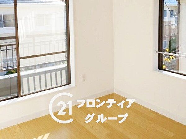 シンプルな洋室でお部屋のコーディネートが楽しめます。お好みのスタイルに彩ってお気に入りの空間にできますね